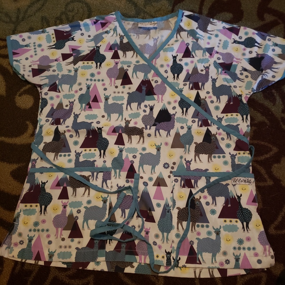 UA scrub top xs